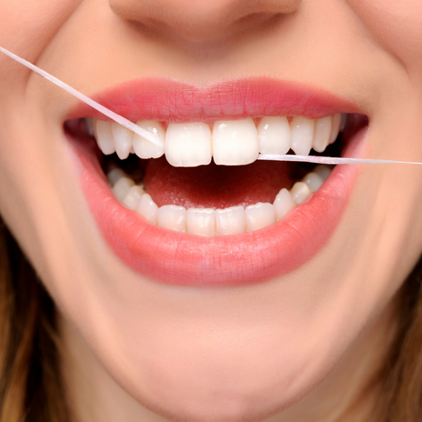 uso del hilo dental