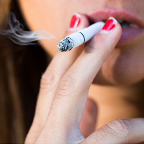 el tabaco en los dientes