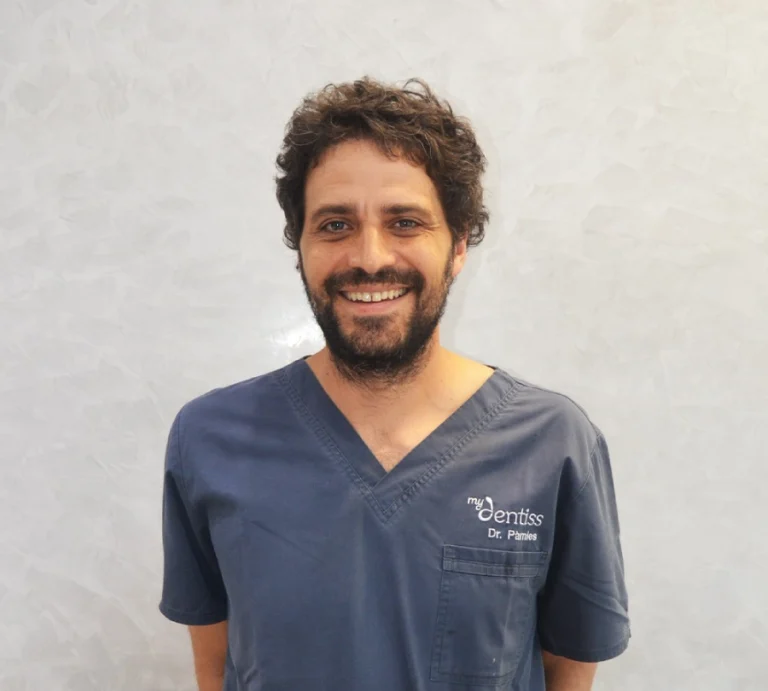 Imagen de uno de los médicos pertenecientes a la clínica dental en barcelona Mydentiss llamado Jordi