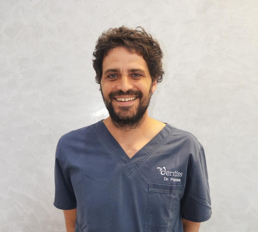 Imagen de uno de los médicos pertenecientes a la clínica dental en barcelona Mydentiss llamado Jordi