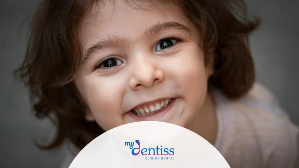 Imagen de niño sonriendo usada para blog de Mydentiss: Bruxismo infantil