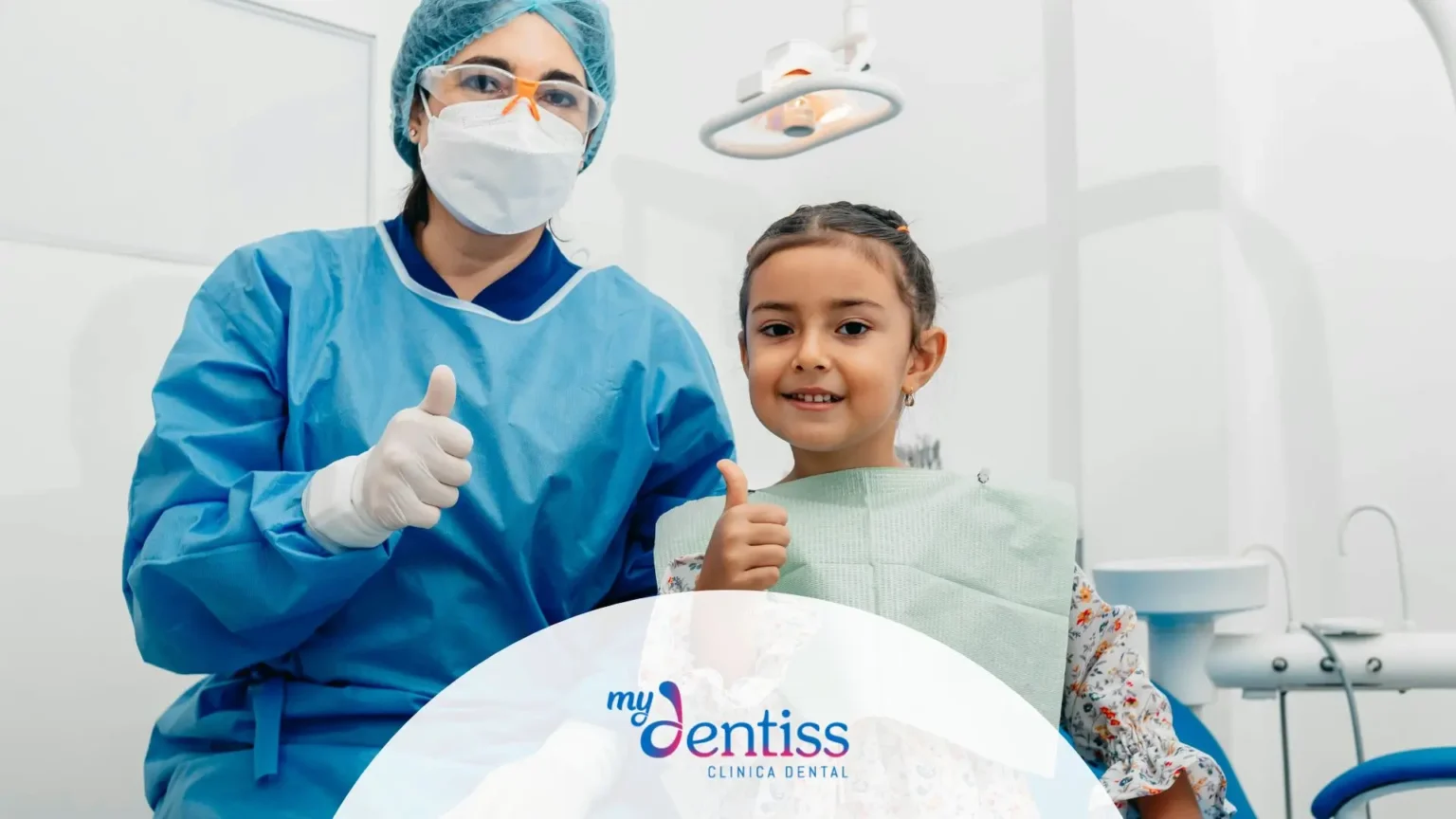 paciente relajado en sillón dental durante sedación consciente