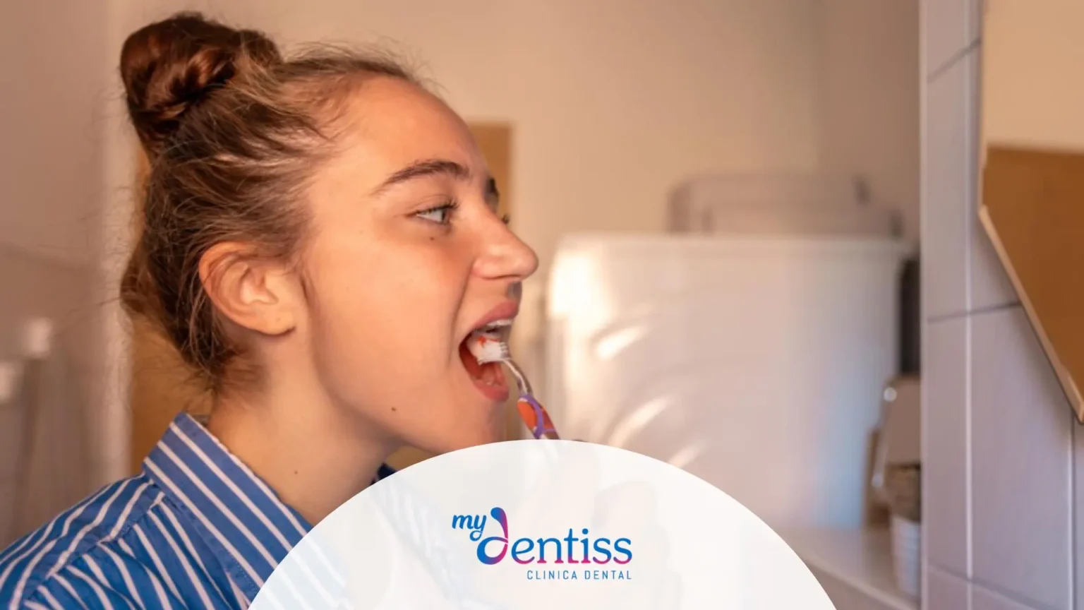 Uso de pastillas reveladoras de placa para mejorar la higiene bucal diaria