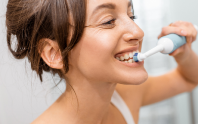 ¿Qué provoca un cepillado dental agresivo?