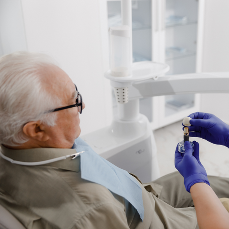 pacientes mayores para implantes dentales