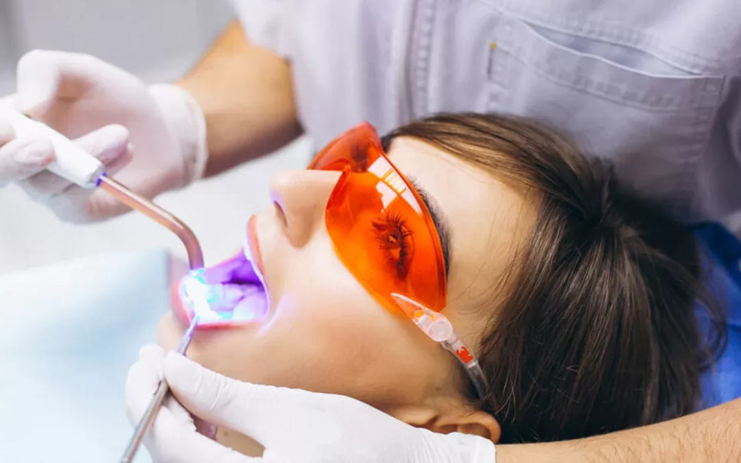 ¿Con qué frecuencia debes realizar una limpieza bucal en el dentista?